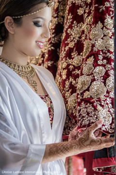 Indian bride admiring wedding lengha indian wedding gallery,indian bride getting ready,indian bride fashion,bridal jewelry