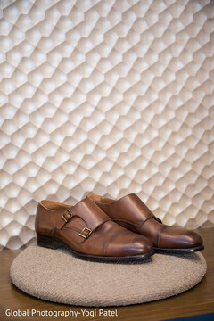 Indian groom's shoes capture indian wedding gallery,indian groom getting ready,indian groom shoes