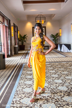 Stunning maharani in yellow dress Stunning maharani in yellow dress