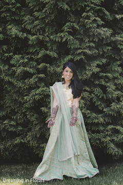 Indian bride fashion inspiration for mehndi night Indian bride fashion inspiration for mehndi night