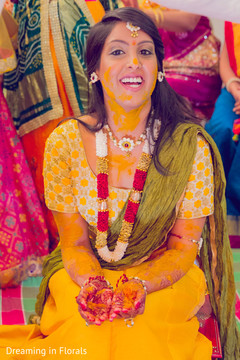 Stunning maharani in yellow dress Stunning maharani in yellow dress