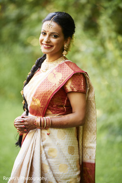 Stunning indian bride in silk sari Stunning indian bride in silk sari