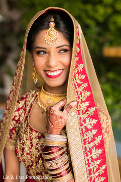 Ravishing indian bride posing Ravishing indian bride posing