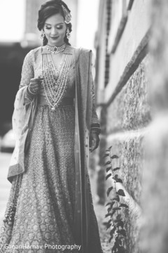 Ravishing indian bride posing Ravishing indian bride posing