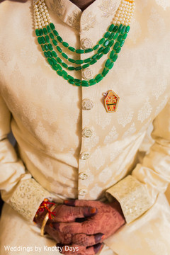 Elegant indian groom's wedding outfit Elegant indian groom's wedding outfit