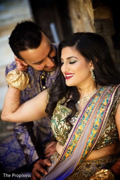 Enchanting indian lovebirds outdoor photo shoot
