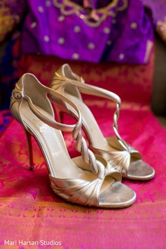 Phenomenal indian bride's shoes capture Phenomenal indian bride's shoes capture