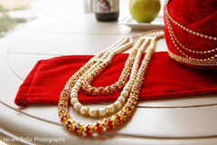 Marvelous Indian groom's necklace capture. Marvelous Indian groom's necklace capture.