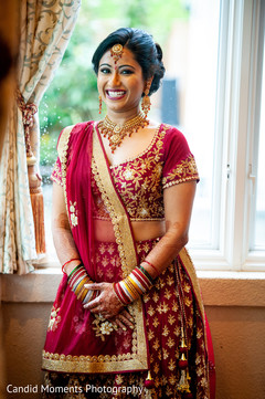 See this gorgeous Indian bride. See this gorgeous Indian bride.