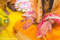 Magnificent Indian bride's mehndi art. Magnificent Indian bride's mehndi art.