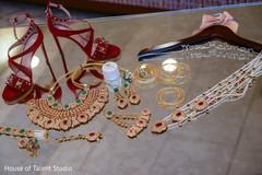 Indian bride's wedding accessories Indian bride's wedding accessories