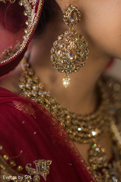 Glamorous indian bridal earrings Glamorous indian bridal earrings