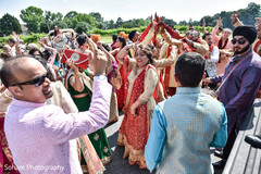 Sensational Indian wedding procession Sensational Indian wedding procession
