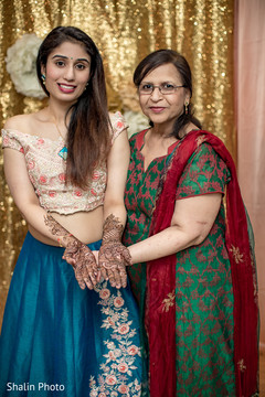 Astonishing Indian bride's mehndi art. Astonishing Indian bride's mehndi art.