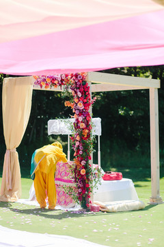 Indian wedding ceremony floral decor Indian wedding ceremony floral decor