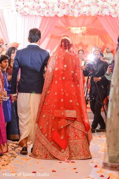 Gorgeous indian bride dupatta Gorgeous indian bride dupatta