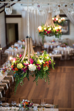 Beautiful detail of the flower arrangements on the lamps. Beautiful detail of the flower arrangements on the lamps.