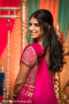Lovely indian bride sangeet style Lovely indian bride sangeet style