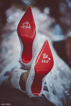 Marvelous Indian bridal personalized reception shoes. Marvelous Indian bridal personalized reception shoes.