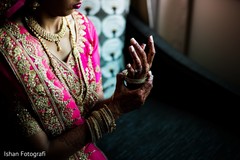 Beautiful maharani's mehndi design and bridal jewelry Beautiful maharani's mehndi design and bridal jewelry