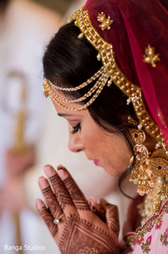 See this romantic bride portrait. See this romantic bride portrait.