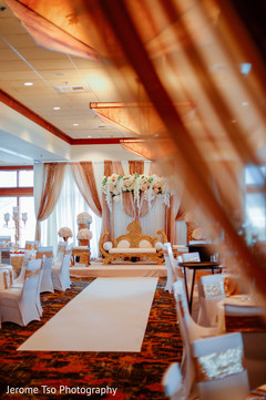 Brilliant Indian wedding decor idea. Brilliant Indian wedding decor idea.