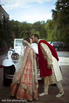 Elegant Indian newlyweds kiss for the outdoors photography Elegant Indian newlyweds kiss for the outdoors photography