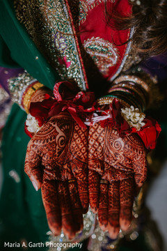 Astonishing Indian bridal mehndi art. Astonishing Indian bridal mehndi art.
