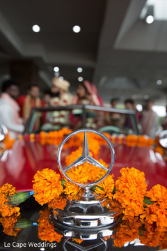 Capture of the floral decoration carrying the Indian newlyweds Capture of the floral decoration carrying the Indian newlyweds