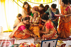 Maharani is assisted with the Indian wedding accessories Maharani is assisted with the Indian wedding accessories