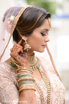 Magnificent Indian bridal jewelry capture. Magnificent Indian bridal jewelry capture.