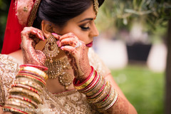 Maharani getting ready with the bridal jewelry Maharani getting ready with the bridal jewelry