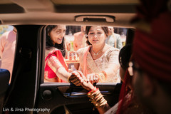 Maharani saying goodbye to her mother and special guest Maharani saying goodbye to her mother and special guest