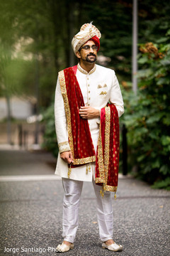 Overview of the traditional sherwani worn by the Indian groom Overview of the traditional sherwani worn by the Indian groom