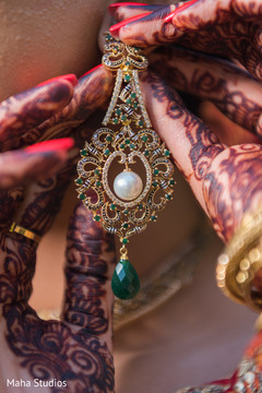Gorgeous emerald and gold indian bride earrings Gorgeous emerald and gold indian bride earrings
