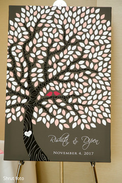 Beautiful design of the Indian wedding guestbook Beautiful design of the Indian wedding guestbook