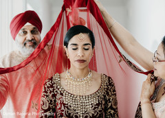 Special moment of the maharani and her parents prior to the Indian wedding Special moment of the maharani and her parents prior to the Indian wedding