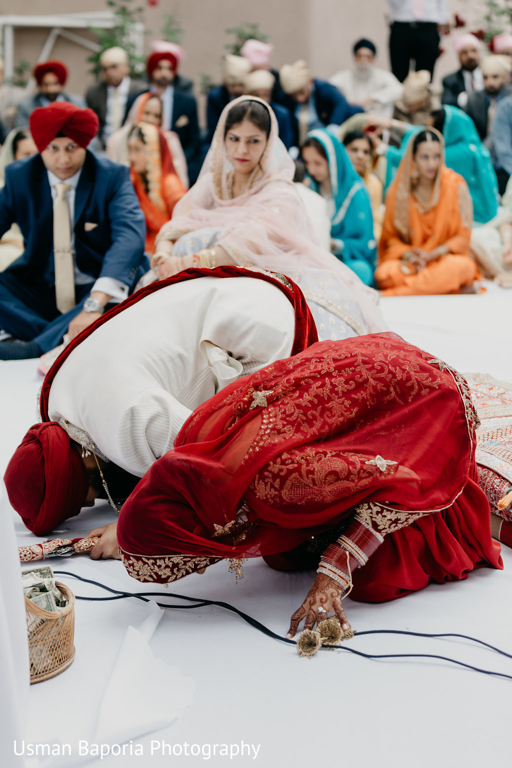 Guest Ritual Indian couple start with the wedding rituals as guests observe | Photo ...