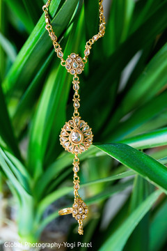 Another angle from the Indian bridal jewelry Another angle from the Indian bridal jewelry