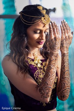 Lovely maharani showing her mehndi designs Lovely maharani showing her mehndi designs