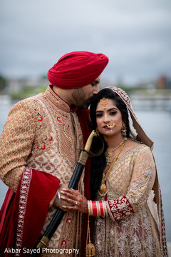 Stunning maharani holding the kirpan for pictures Stunning maharani holding the kirpan for pictures