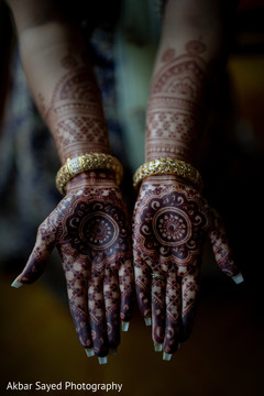 Detail of the incredible mehndi design on the maharani's hands Detail of the incredible mehndi design on the maharani's hands