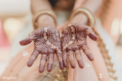 Fascinating Indian bridal mehndi art. Fascinating Indian bridal mehndi art.