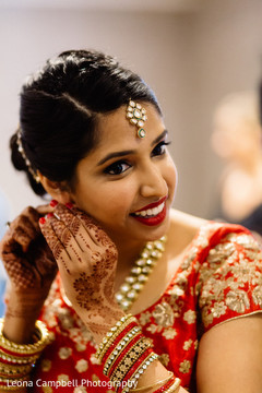 Beautiful maharani prepares for the Indian wedding ceremonies Beautiful maharani prepares for the Indian wedding ceremonies