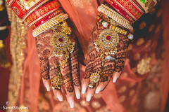 Stunning mehndi design on the maharani's hands Stunning mehndi design on the maharani's hands