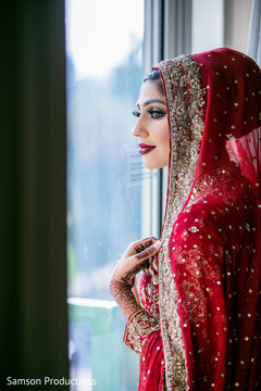 Gorgeous maharani during the photo shoot prior to the wedding Gorgeous maharani during the photo shoot prior to the wedding