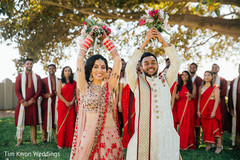 Marvelous indian lovebirds portrait with bridesmaids and groomsmen Marvelous indian lovebirds portrait with bridesmaids and groomsmen