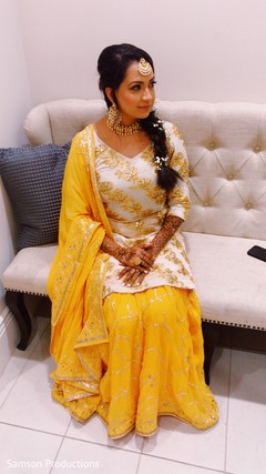 Lovely maharani in yellow sari Lovely maharani in yellow sari
