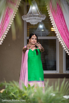 See this maharani showing her mehndi designs See this maharani showing her mehndi designs