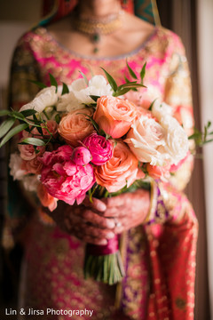 Amazingly beautiful Indian bridal bouquet design Amazingly beautiful Indian bridal bouquet design
